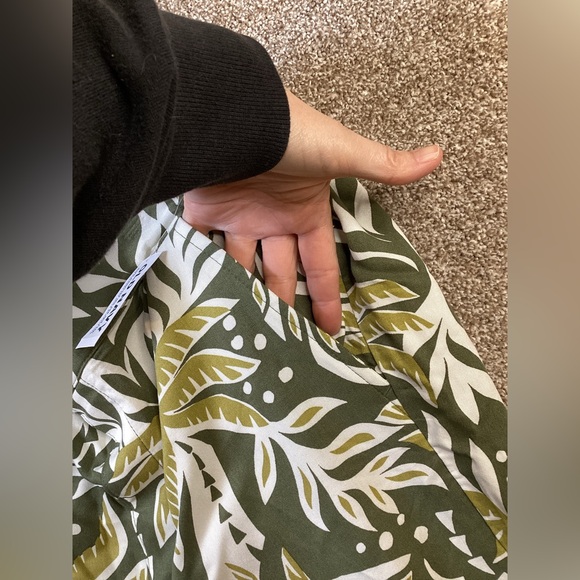 🆕 Old Navy Playa Wide-Leg Tropical Print Pants - Picture 4 of 9